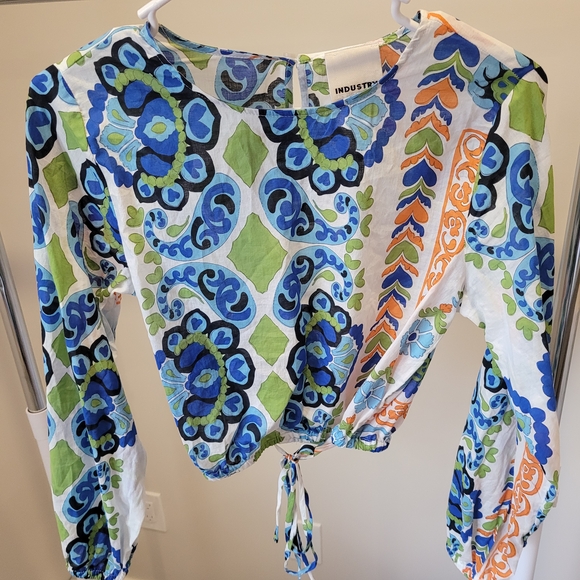 Colorful Women's Patterned Blouse - Picture 2 of 10